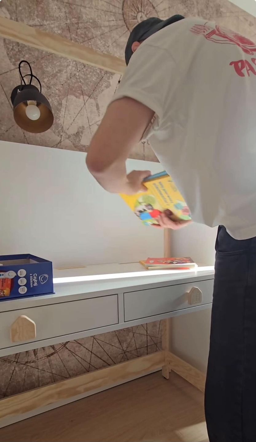 Maciej Pela urządził w nowym mieszkaniu pokój córek