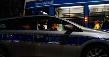 Zwrócił mu uwagę, że stwarza zagrożenie. Został dotkliwie pobity