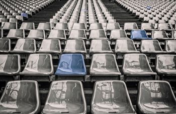 Pogoń Szczecin - Piast Gliwice z wyjątkową eskortą. Seniorzy wkraczają na murawę