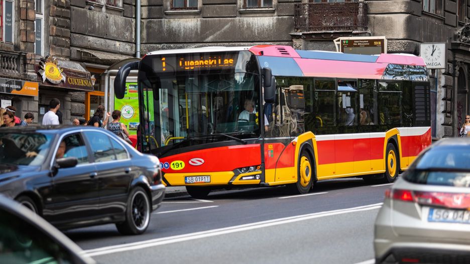 Śląskie. Dodatkowe autobusy w Bielsku-Białej dowiozą podczas wakacji korzystających z miejskich atrakcji.