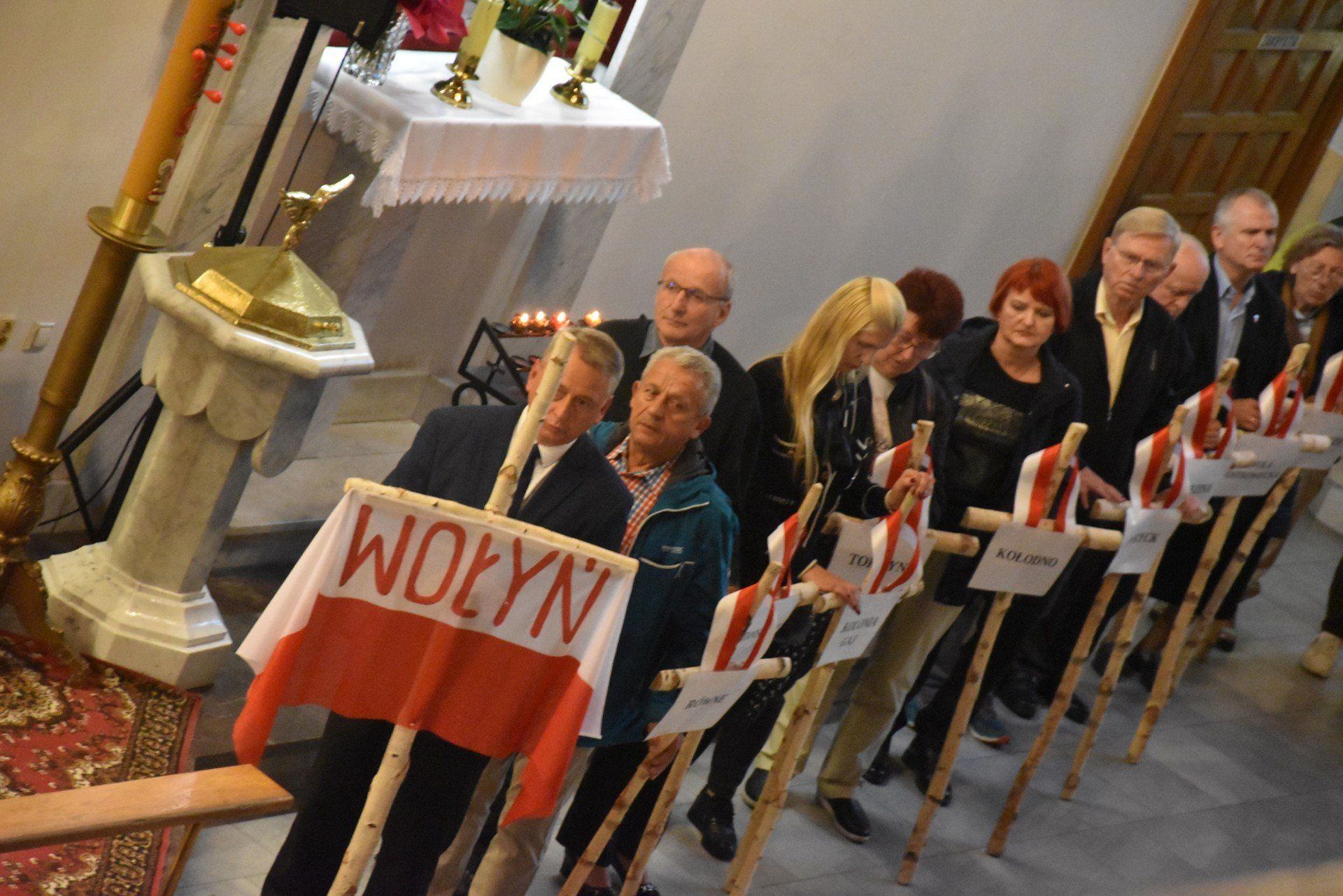 W obchodach wzięło udział niespełna trzysta osób. Przeszły one z Białego Kościółka pod obelisk Pamięci Ofiar Rzezi Wołyńskiej.