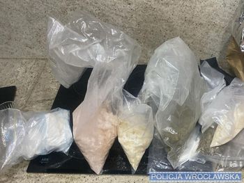 Wrocław: Młode policjantki rozpracowały dilera. Przejęły sześć kilogramów narkotyków