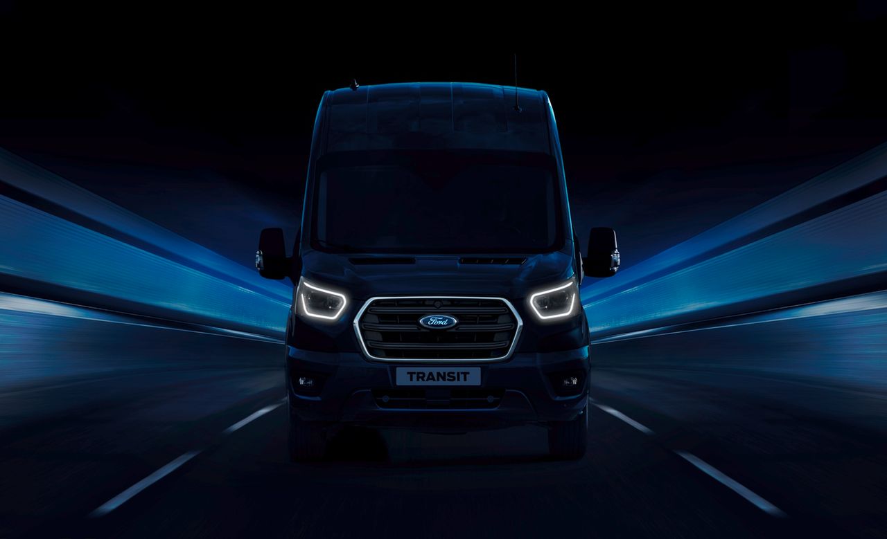 Ford Transit dostaje 48-woltową instalację elektryczną, a jego mniejszy brat Custom napęd hybrydowy PHEV