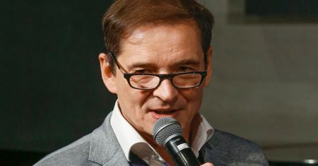 Dziennikarze spotkali się z Przemysławem Babiarzem w Paryżu. "Przed nikim nie uciekał". Komentator miał prośbę
