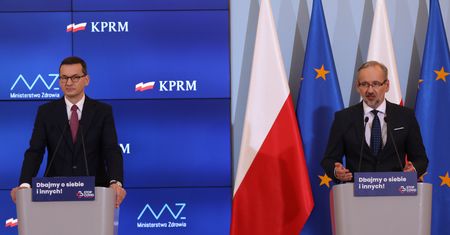 Luzowanie obostrzeń. Premier Morawiecki i minister Niedzielski o decyzjach