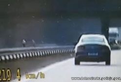 Spieszył się po nocnej zmianie. Jechał "tylko" 220 km/h