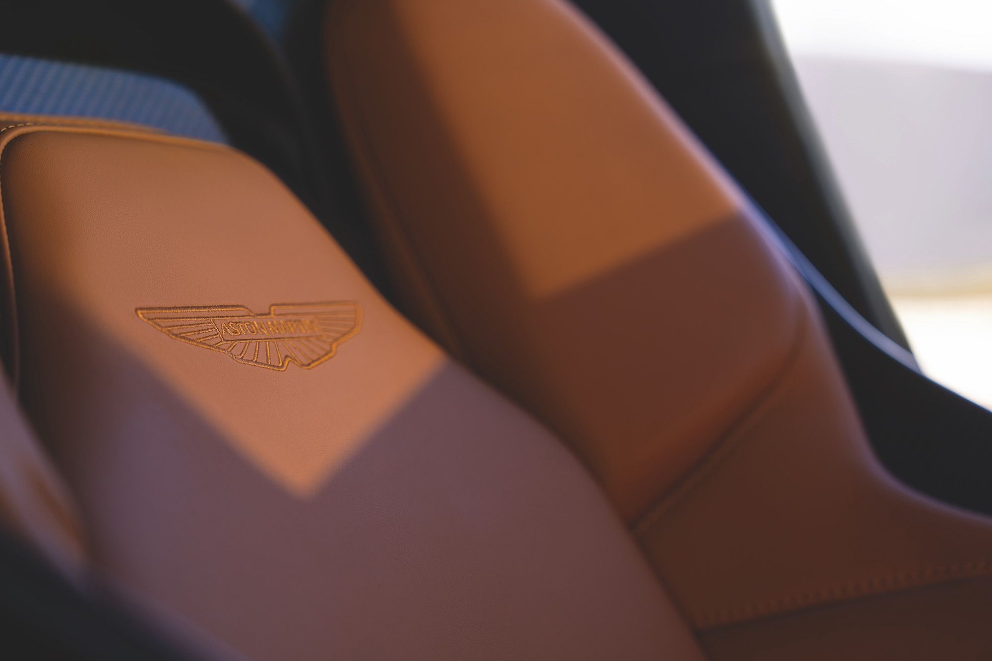 Aston Martin DB12