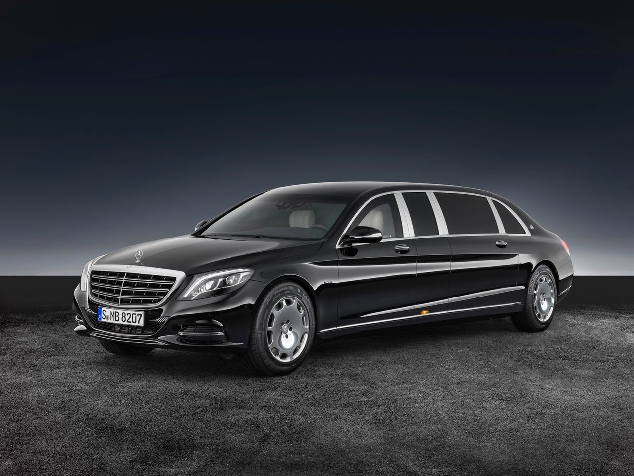 Maybach S600 Pullman debiutuje w opancerzonym wydaniu