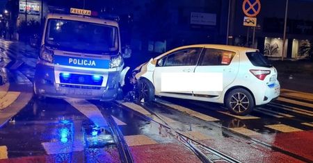 Łódź. 22-latek spowodował wypadek. Pech chciał, że uderzył w radiowóz