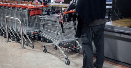 Znany napój znika ze sklepów. "Chemiczny zapach, piekący smak"