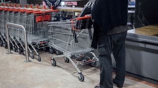 Znany napój znika ze sklepów. "Chemiczny zapach, piekący smak"