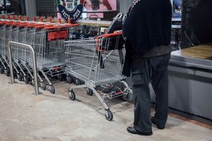 Znany napój znika ze sklepów. "Chemiczny zapach, piekący smak"