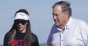 MIŁOŚĆ KWITNIE: 73-letni Bill Belichick i jego 24-LETNIA (!) cheerleaderka "przyłapani" na romantycznym spacerze