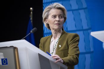 Strefa euro notuje pierwszy od pięciu miesięcy spadek aktywności gospodarczej