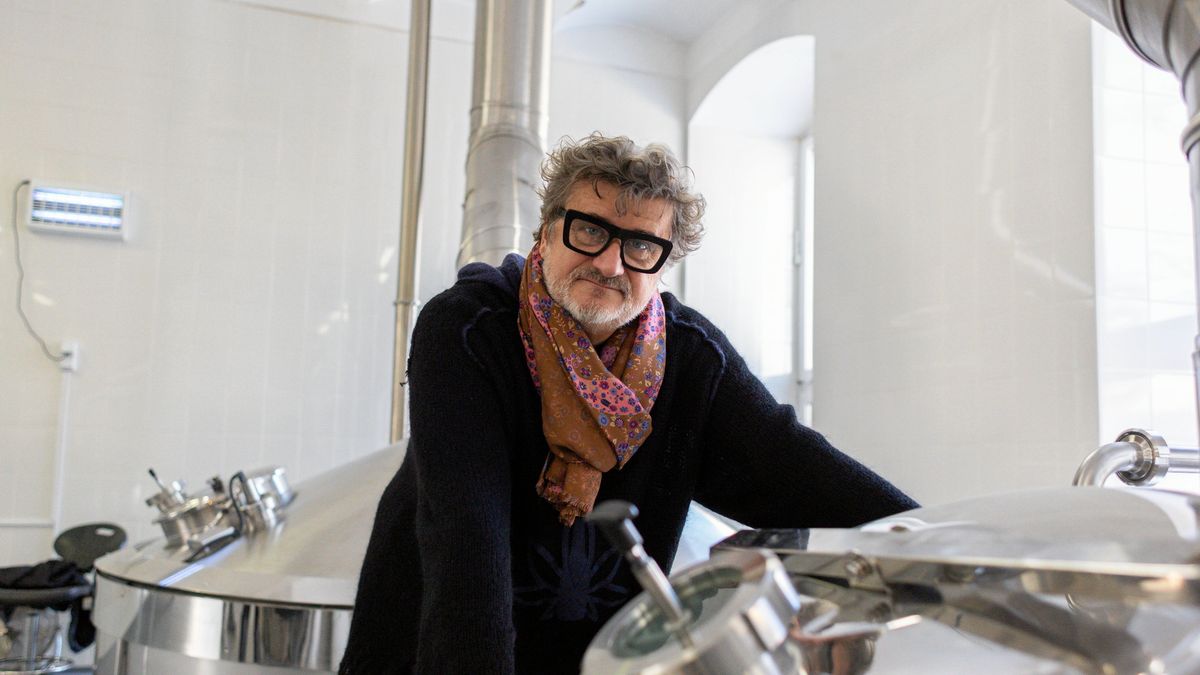 Browar Tenczynek w Tenczynku04.12.2023 Tenczynek . Browar Tenczynek . Wlasciciel browaru Janusz Palikot .Fot. Konrad Kozlowski / Agencja Wyborcza.plFot. Konrad Kozlowski / Agencja Wyborcza.plzaklad, firma, produkcja, alkohol, marka, piwo, warzenie, mezczyzni, portrety