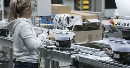 Spadek zamówień i sprzedaży. "Firmy zaczną redukować zatrudnienie"