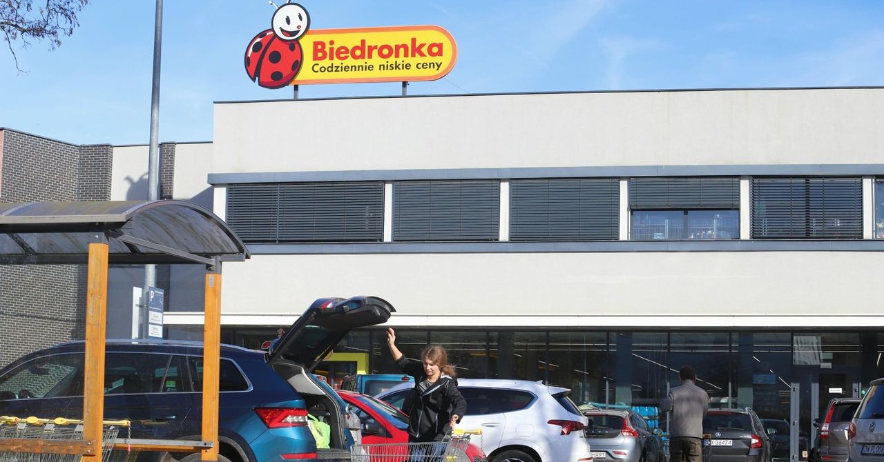 16 listopada to niedziela handlowa? Te sklepy są otwarte w niedziele z zakazem handlu. Sprawdź!