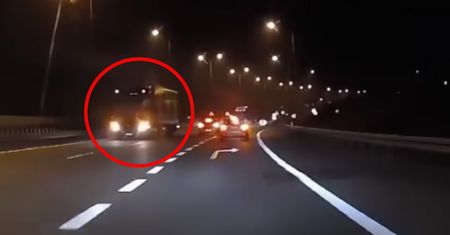 Ciężarówki sunęły pod prąd. Szokujące nagranie z S1