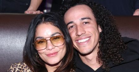 Tabloid donosi, że Vanessa Hudgens wyszła za mąż! Do sieci trafiło zdjęcie aktorki w ODWAŻNEJ sukience ślubnej (FOTO)