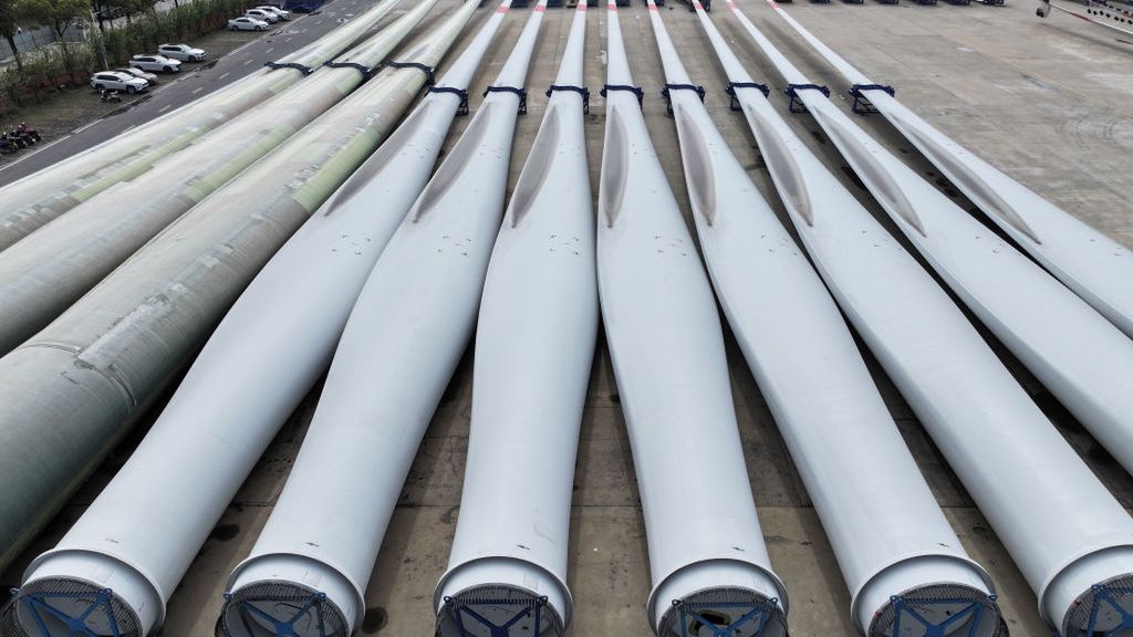 Będą zwolnienia w firmie produkującej łopaty do turbin wiatrowych. Zdj. ilustracyjne