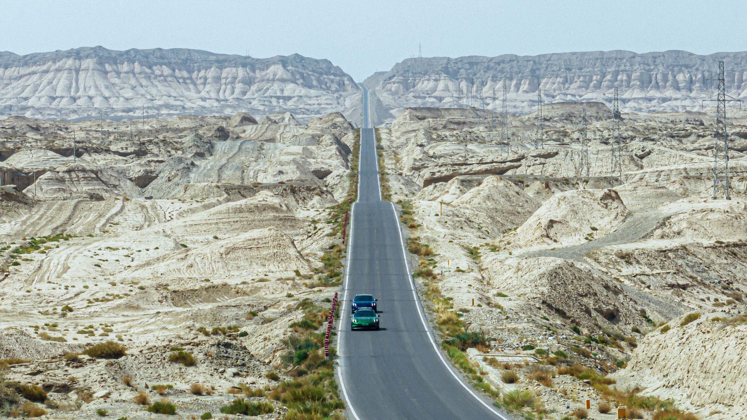 Porsche taycan cross turismo w drodze na Hongtu Daban