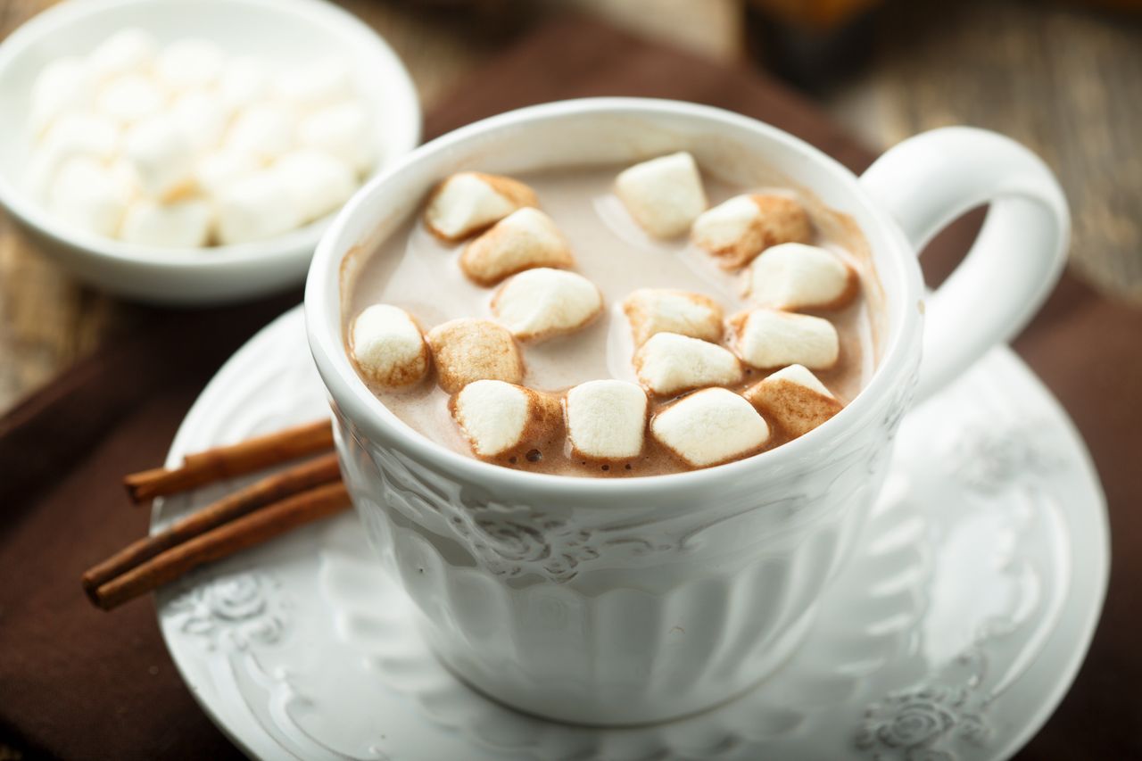 Wielu nie potrafi sobie jej odmówić zimą. Tona cukru, zagęstników i tłuszczu