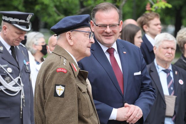 W uroczystościach wzięli udział przedstawiciele najwyższych władz, instytucji państwowych i Wojska Polskiego, a także duchowieństwo