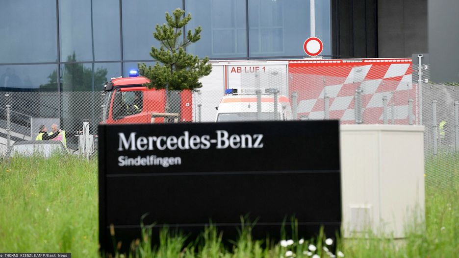 Temporary
Rescue teams are seen in front of the Factory 56 at the plant of German car maker Mercedes-Benz in Sindelfingen, southern Germany, after shots were fired at the plant on May 11, 2023. One person was killed and another seriously injured at the factory, police said, adding that a suspect had been arrested. (Photo by Thomas KIENZLE / AFP)
THOMAS KIENZLE