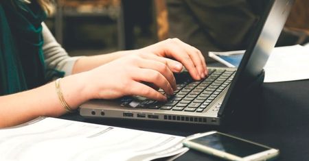 Prywatne urządzenia w pracy - są obawy, nie ma czynów