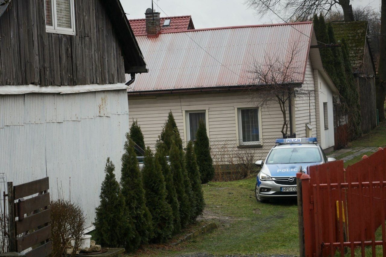 Zimnodół koło Olkusza niczym się nie wyróżnia. Idąc przez miejscowość mija się domy pobudowane wzdłuż przebiegającej przez wieś drogi. Jest tu sklep, remiza OSP i dwa przystanki autobusowe.