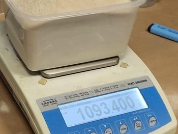 Wrócił do domu, a tam kryminalni. Kompletnie zaskoczyli 25-latka, który miał kilogram amfetaminy