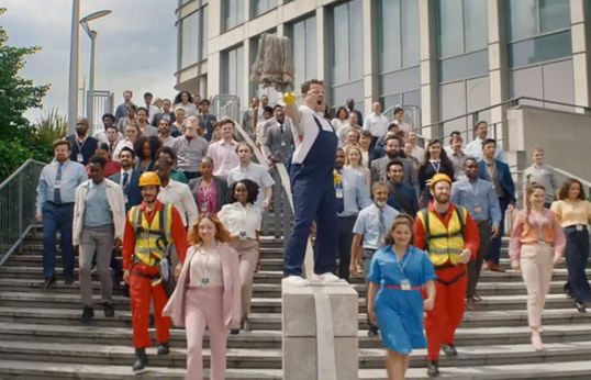 Nowa reklama McDonald's nie pokazuje jedzenia ani lokali sieci