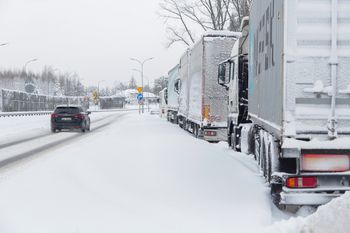 Atak zimy trwa. Wzmożone kontrole ciężarówek? ITD mówi, co się dzieje
