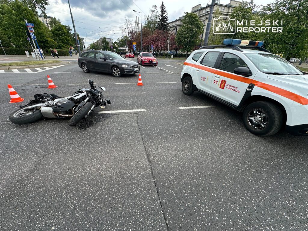 fot. Miejski Reporter. Motocyklista ranny po zderzeniu z przewozem osób