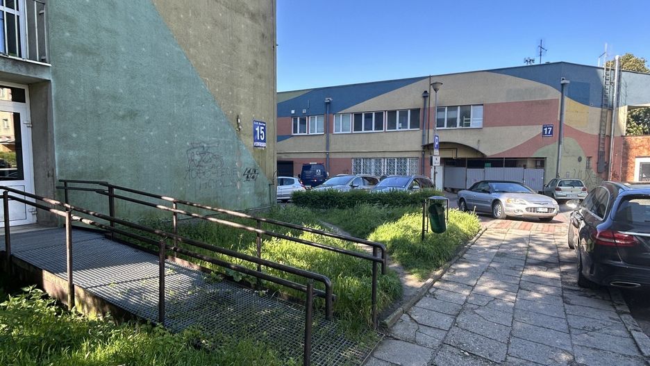 Atak ostrym narzędziem podczas libacji w Częstochowie