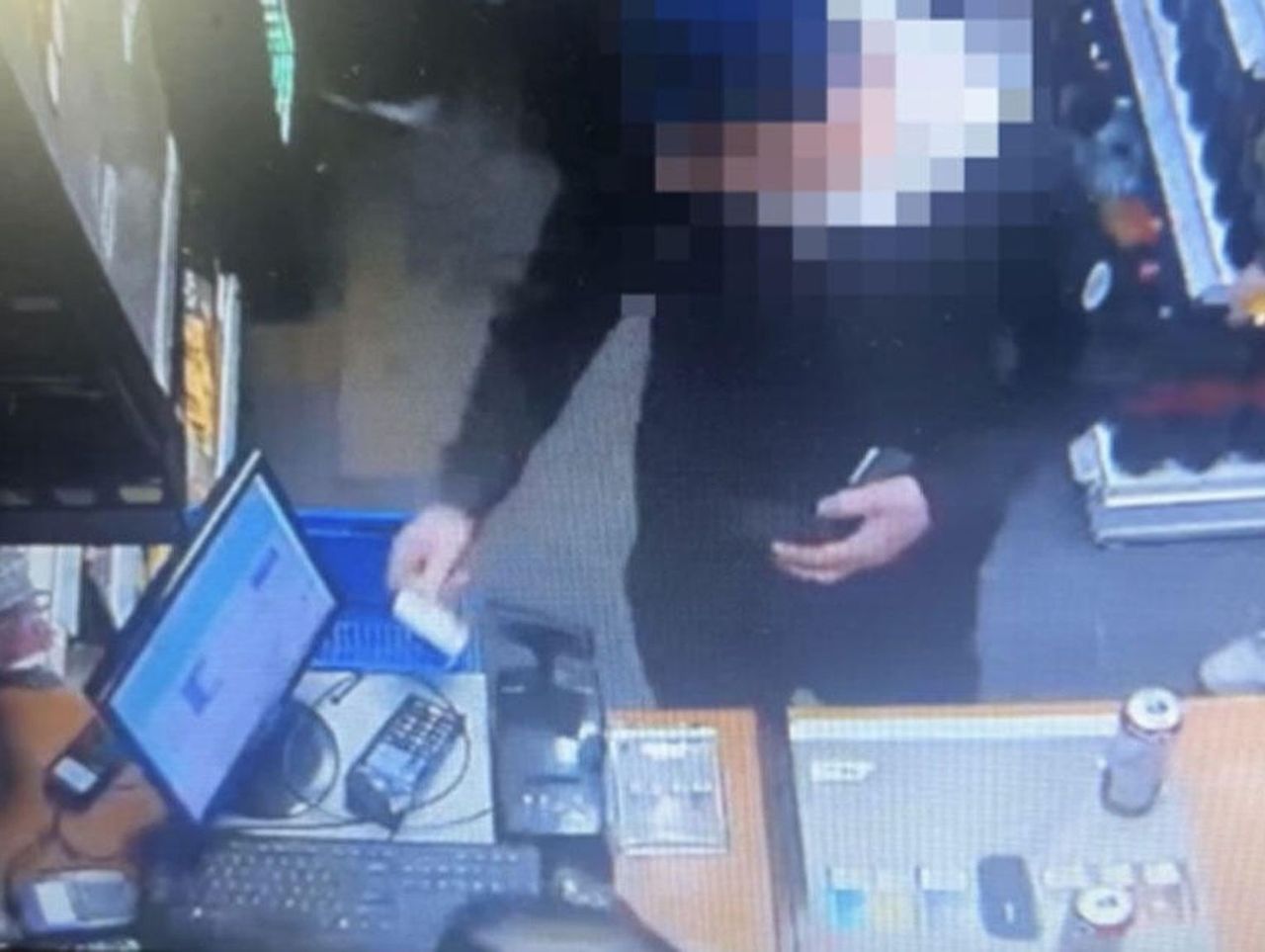 Ostrów Wielkopolski: Ukradł portfel z auta. Kartą płacił jak swoją