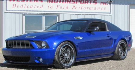 Mustang z sercem brytyjskiego gentlemana [wideo]