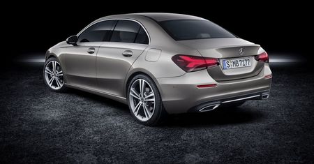 Mercedes Klasy A Sedan wjeżdża do polskich salonów. Ile trzeba za niego zapłacić?