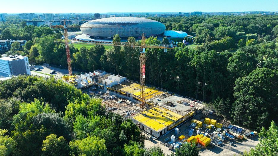 Budowa hotelu idzie pełną parą