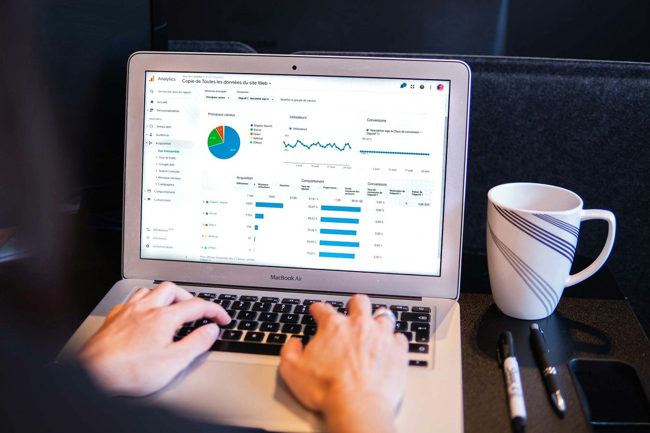 Analiza: jak liderzy e-commerce wykorzystują remarketing, by zdominować rynek?