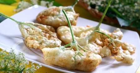 Czarny bez nie tylko w syropie. Baldachy w cieście naleśnikowym