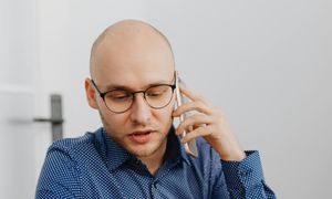 Dzwonią do Polaków. Pytają nawet o zarobki. GUS wyjaśnia