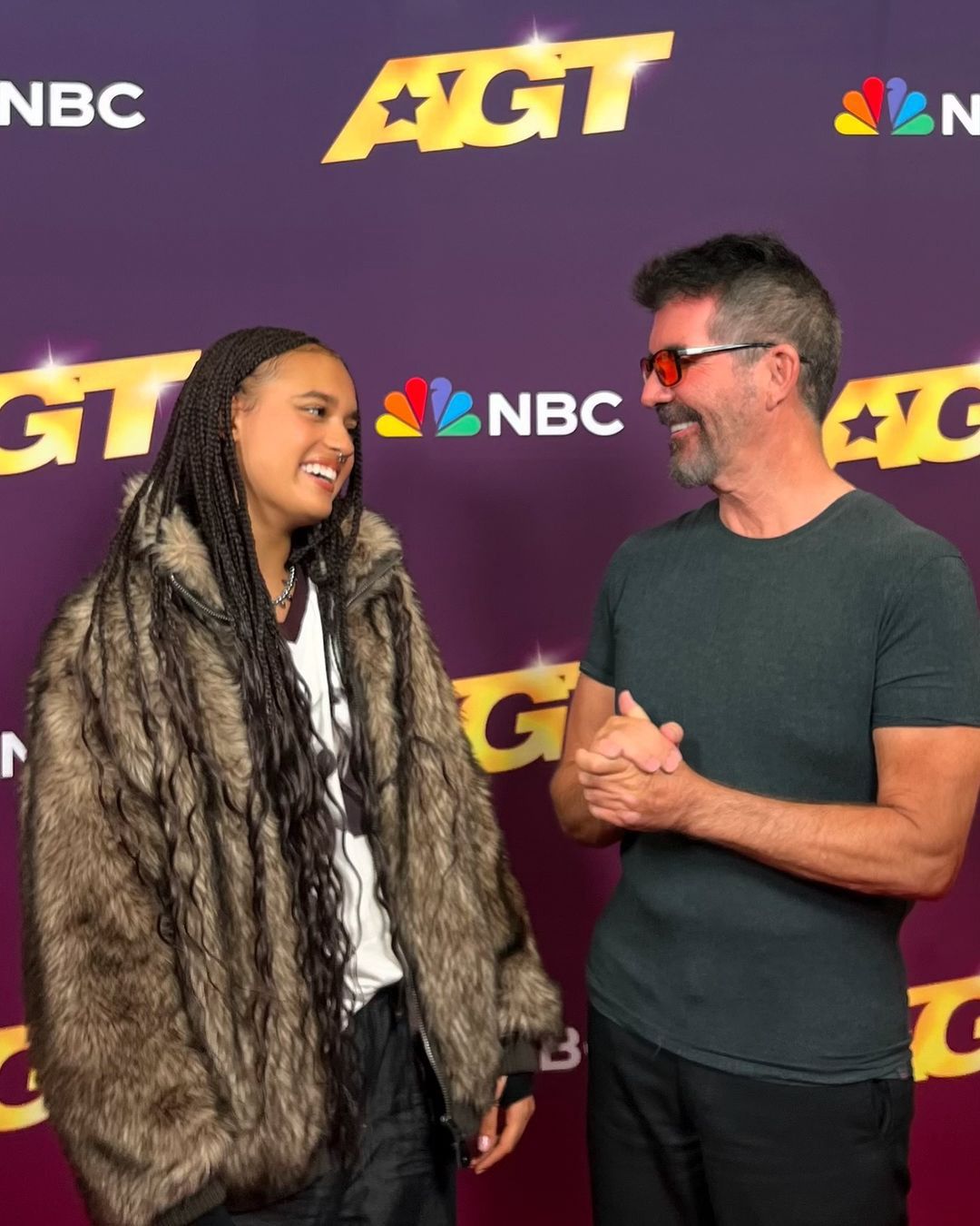 Sara James i Simon Cowell