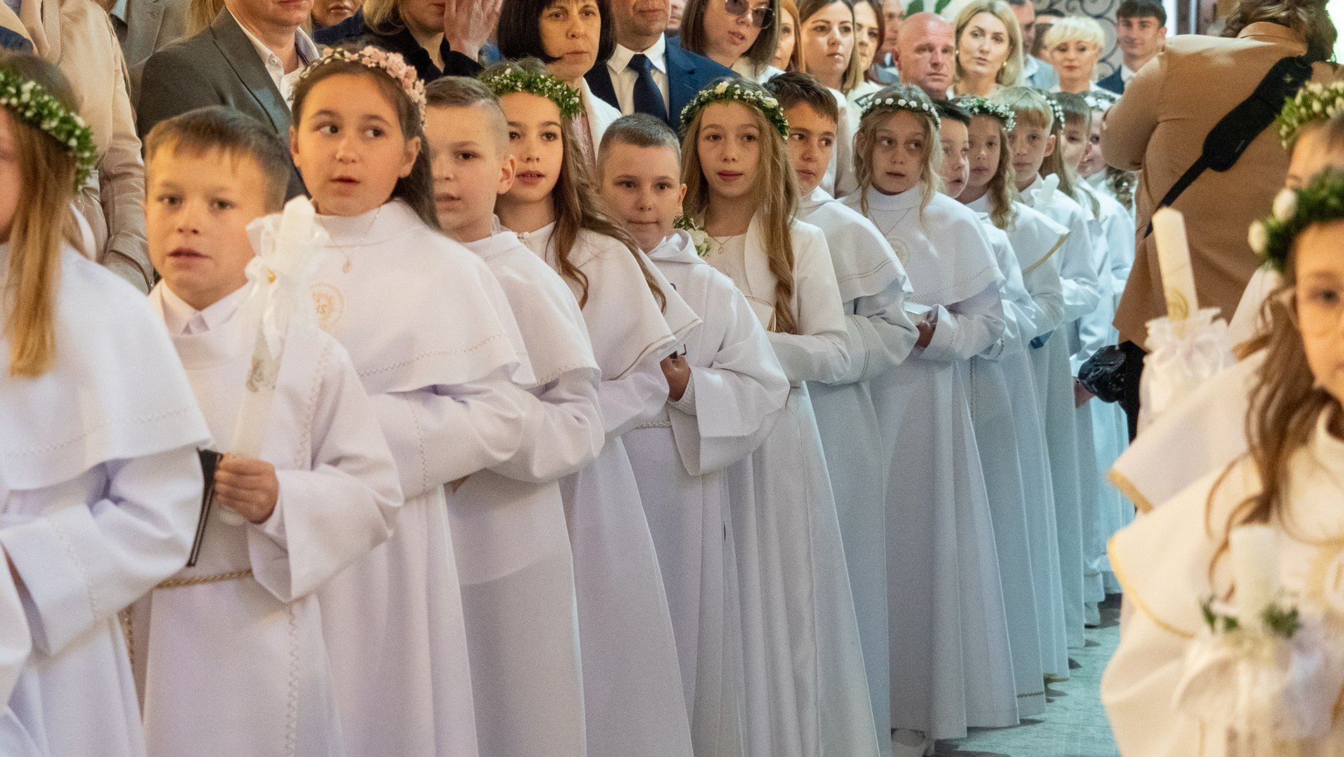 Druga grupa dzieci przyjęła Pierwszą Komunię Świętą w parafii św. Wojciecha w Wągrowcu