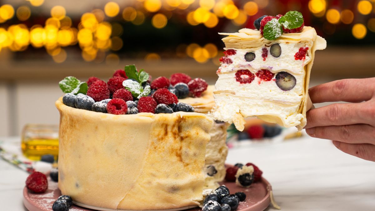 Naleśniki na słodko w formie tortu wyglądają przepięknie