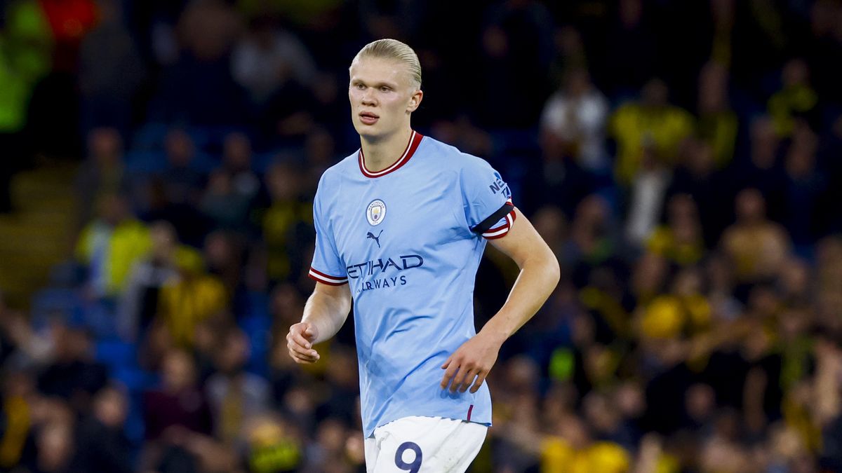 MANCHESTER, ENGLAND - SEPTEMBER 14: Erling Haaland of Manchester City Looks on during the UEFA Champions League group G match between Manchester City and Borussia Dortmund at Etihad Stadium on September 14, 2022 in Manchester, United Kingdom. (Photo by Michael Bulder/NESImages/DeFodi Images via Getty Images)