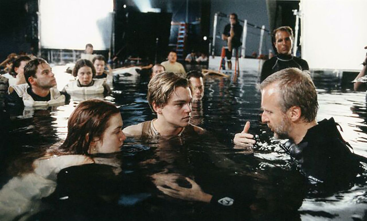 Znana scena z Titanica. Wszyscy wiedzą, że Leonardo by się zmieścił na drzwiach...