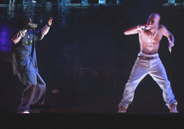 HOLOGRAM TUPACA na scenie ze Snoop Doggiem!