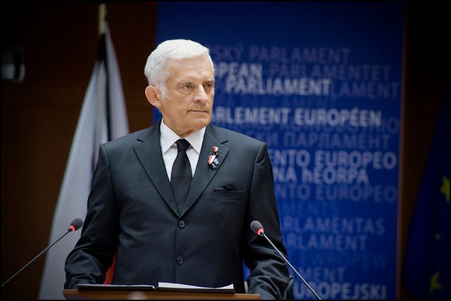 Czy Jerzemu Buzkowi zabrakło pewności siebie? (fot. European Parliament CC-BY)