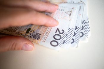 Nawet 1900 zł miesięcznie. Wiele matek nadal nie wie o tym świadczeniu